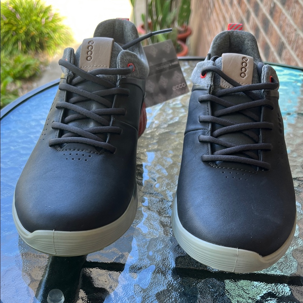 ECCO Men's Black and Cream Golf Shoes